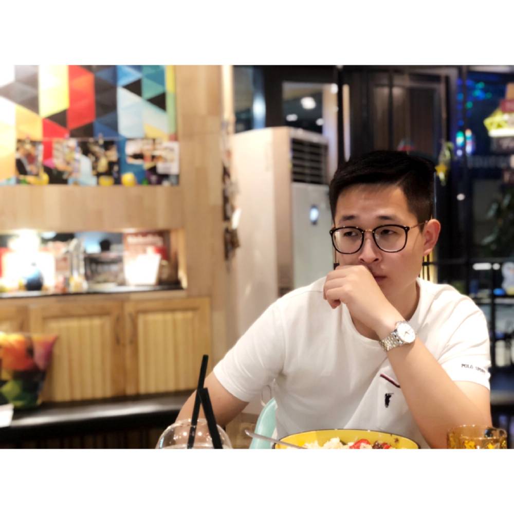 小蘑菇回眸暧昧的照片