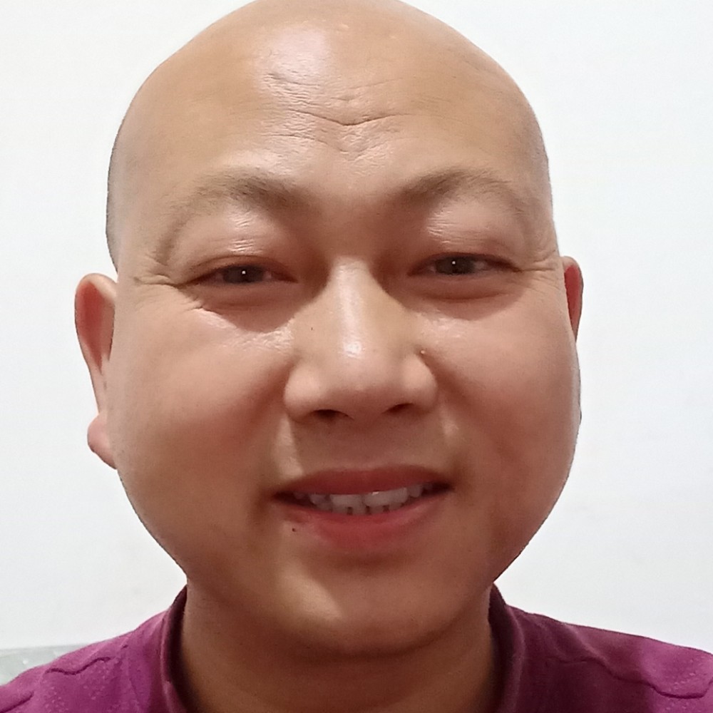 酒醉的男孩的照片