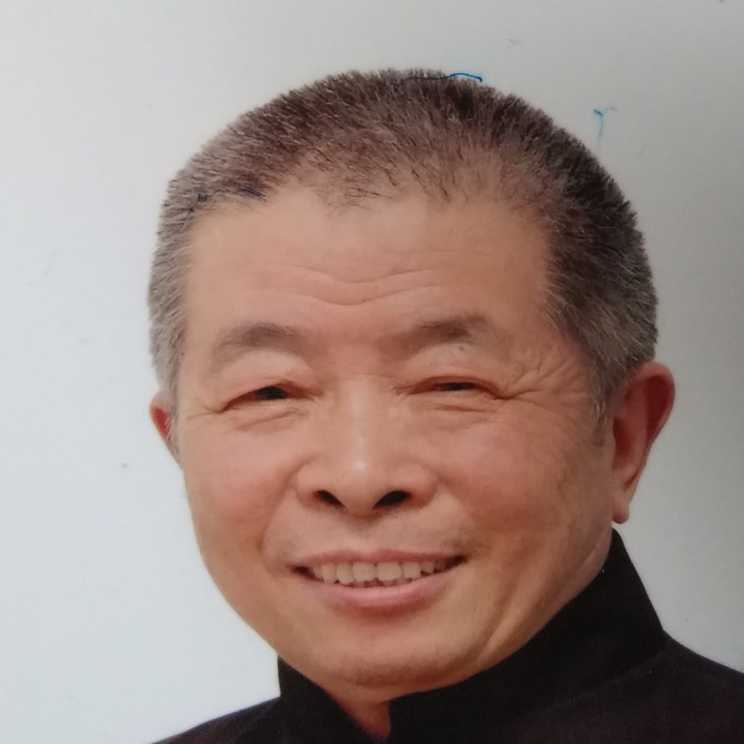 红牛迎丰富的照片