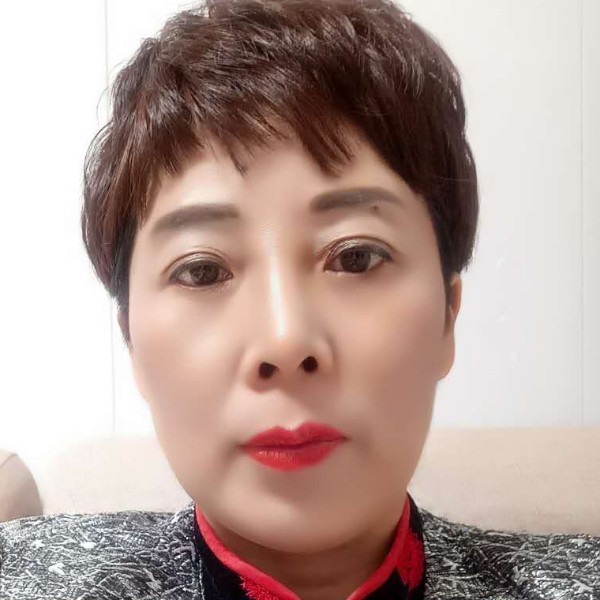 静美的秋叶的照片