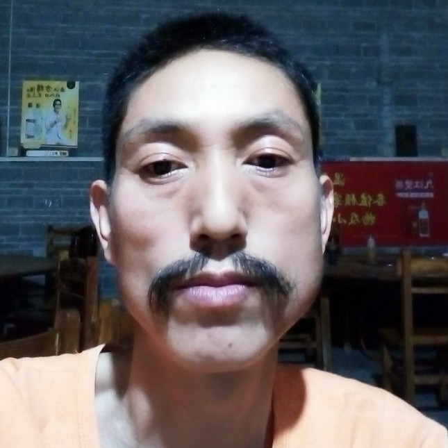 歪哥的照片