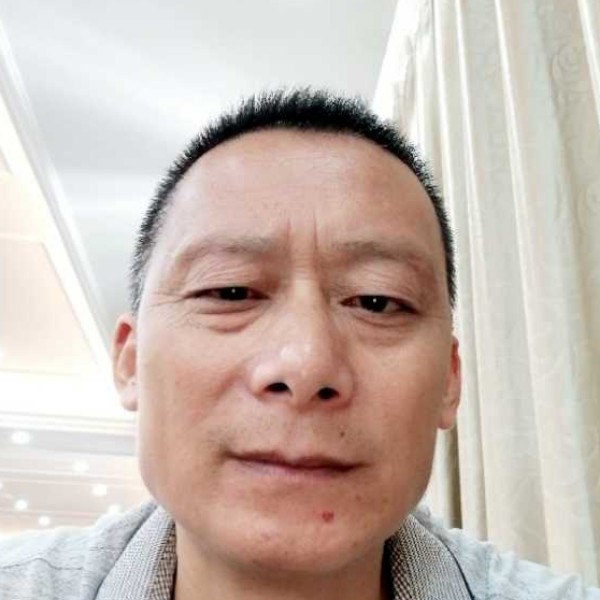 老师拿传统的照片
