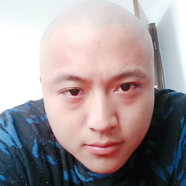 魁梧扯秋月的照片