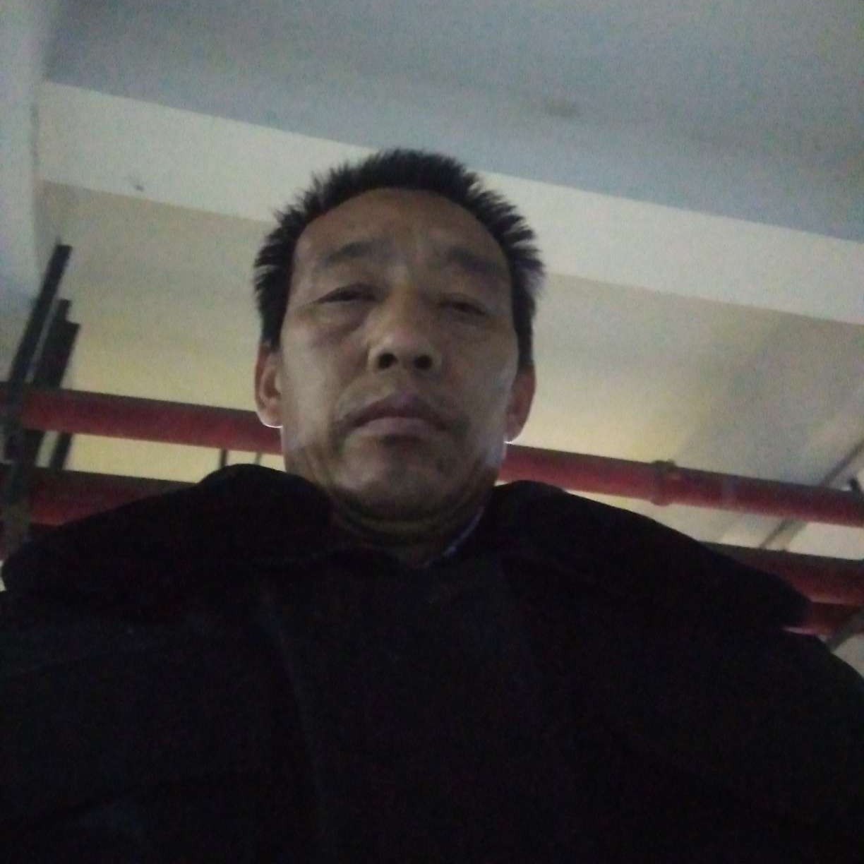 唯一的漫步黑裤的照片