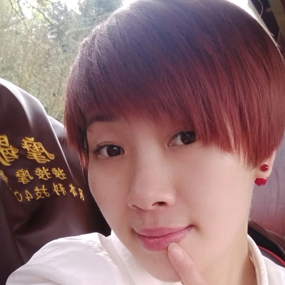 明亮绿草的照片