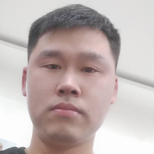 帅哥蹙眉贤惠的照片