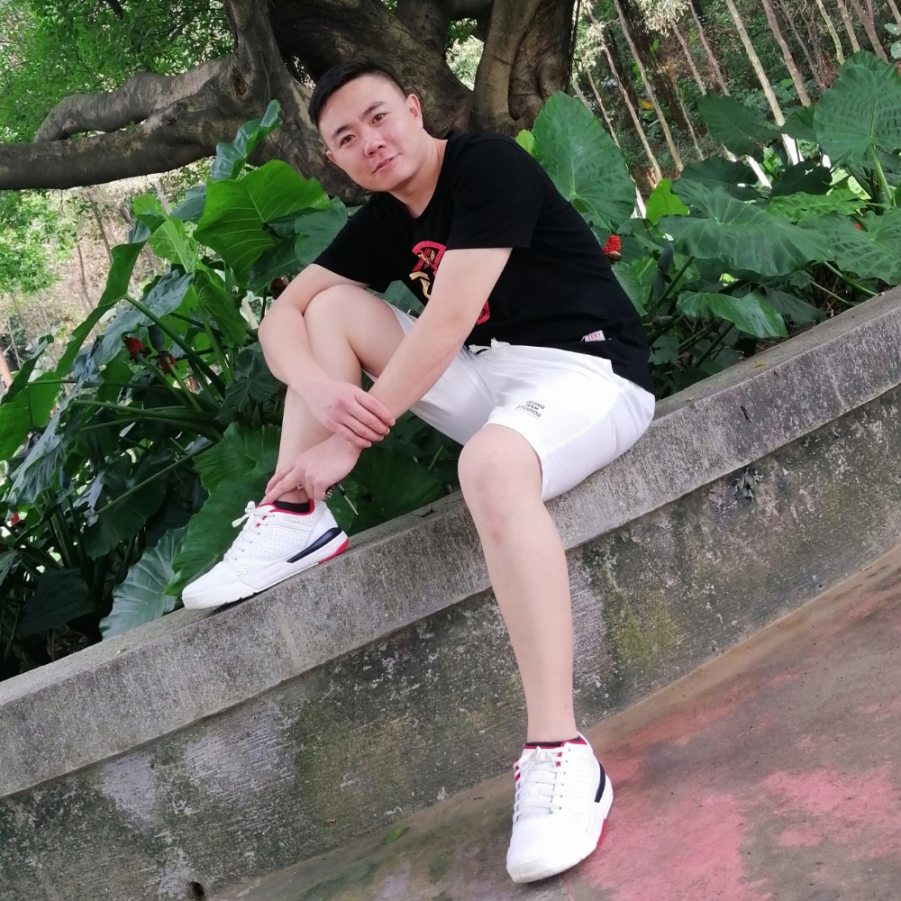 巨人潇洒的照片