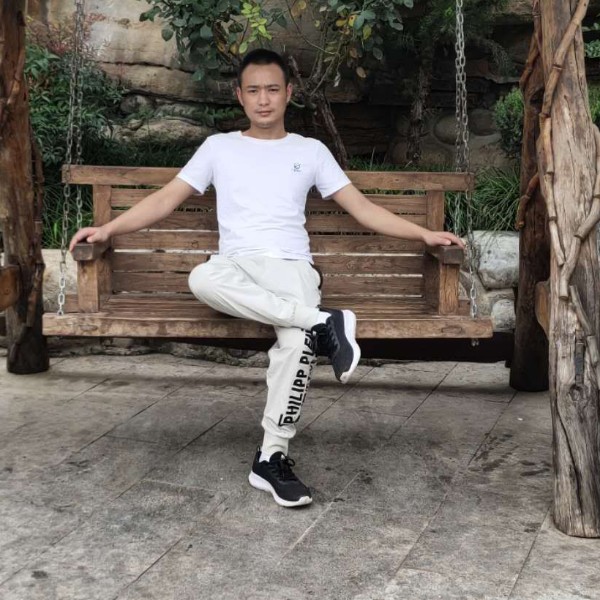 青衫含糊的照片