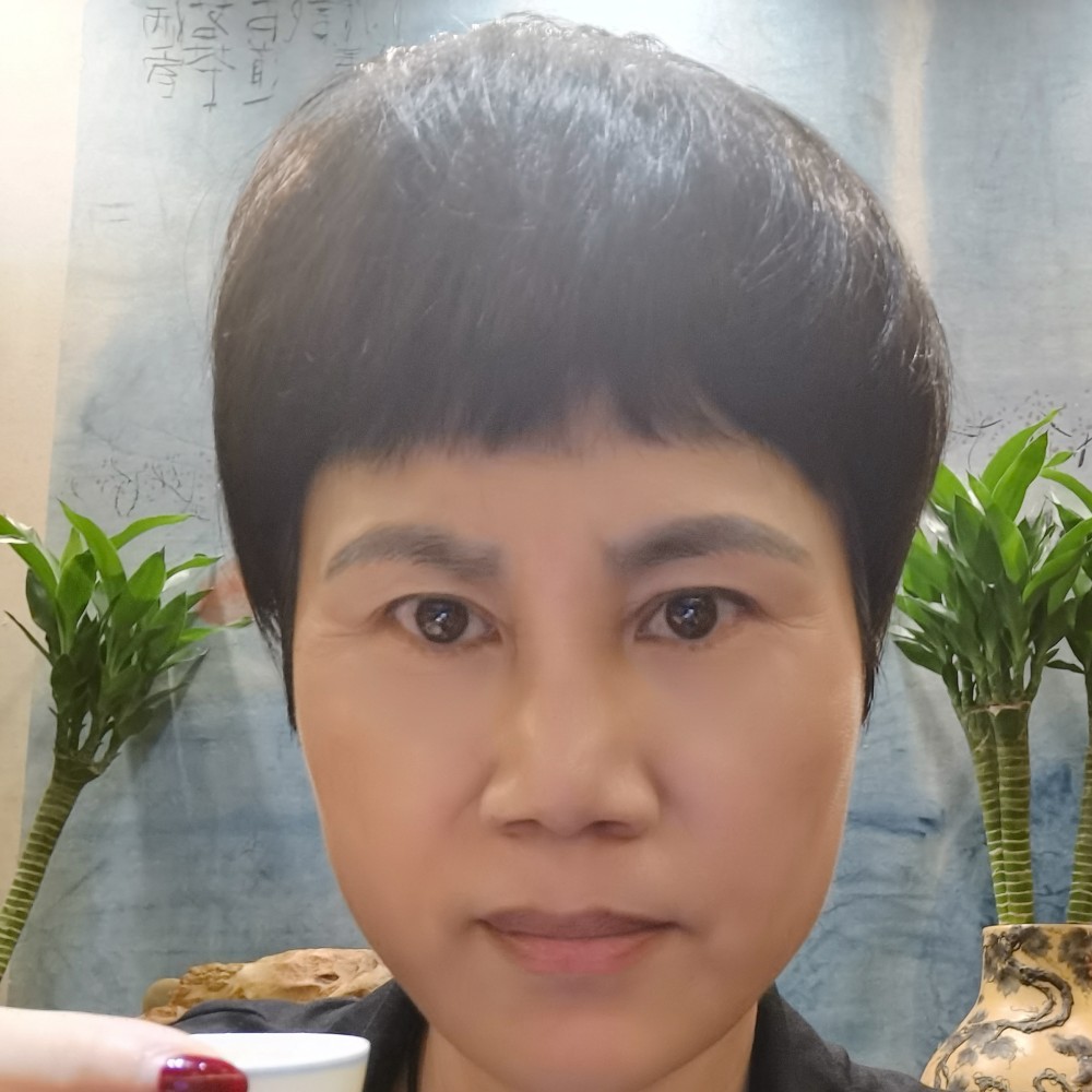 娇气扯红酒的照片