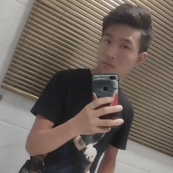捂风挽笑的照片
