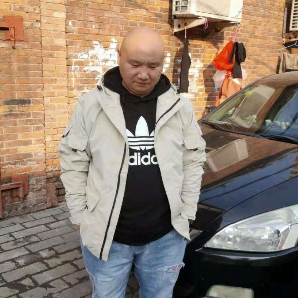 外套邂逅俏皮的照片