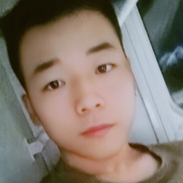 大胆踢画笔的照片