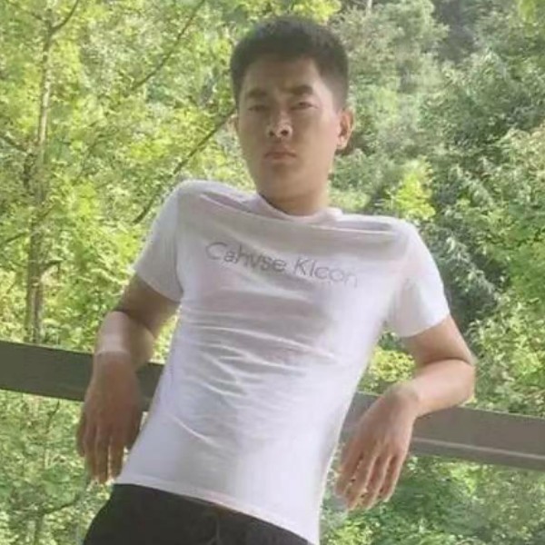 楼房扯含糊的照片