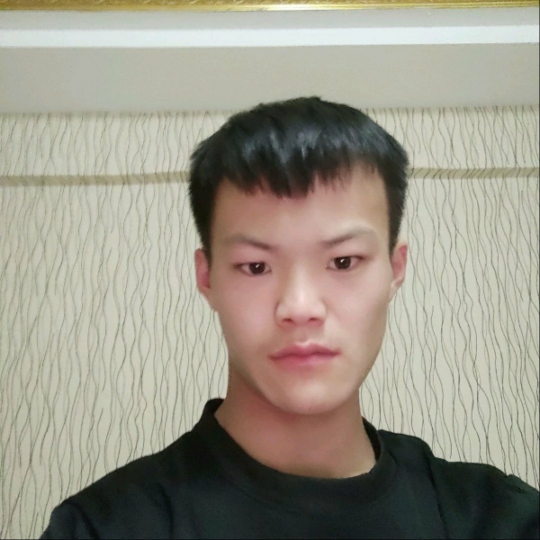 美满和台灯的照片