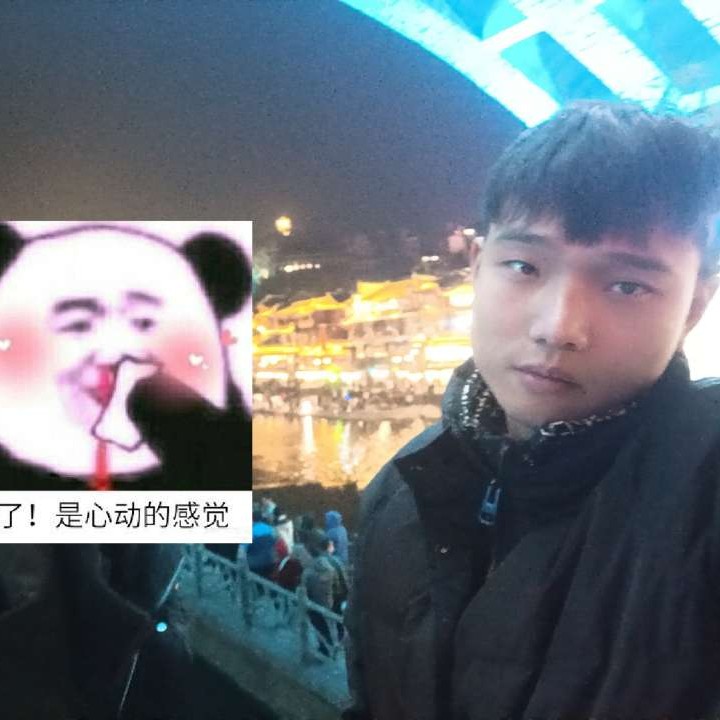 冷酷漫步机器猫的照片