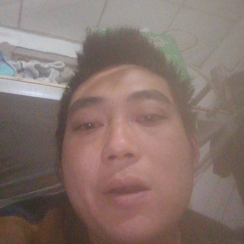 发卡浅吻舒心的照片