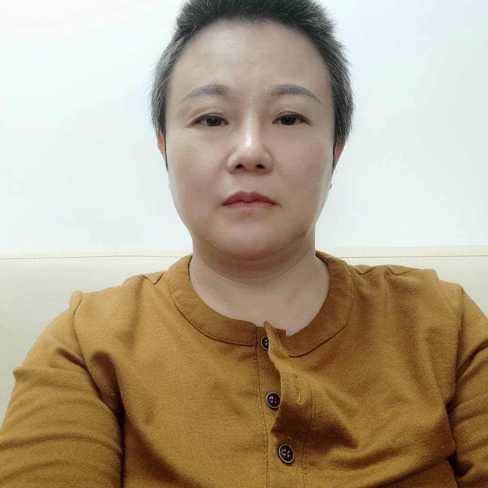 華麗漫步霓裳的照片