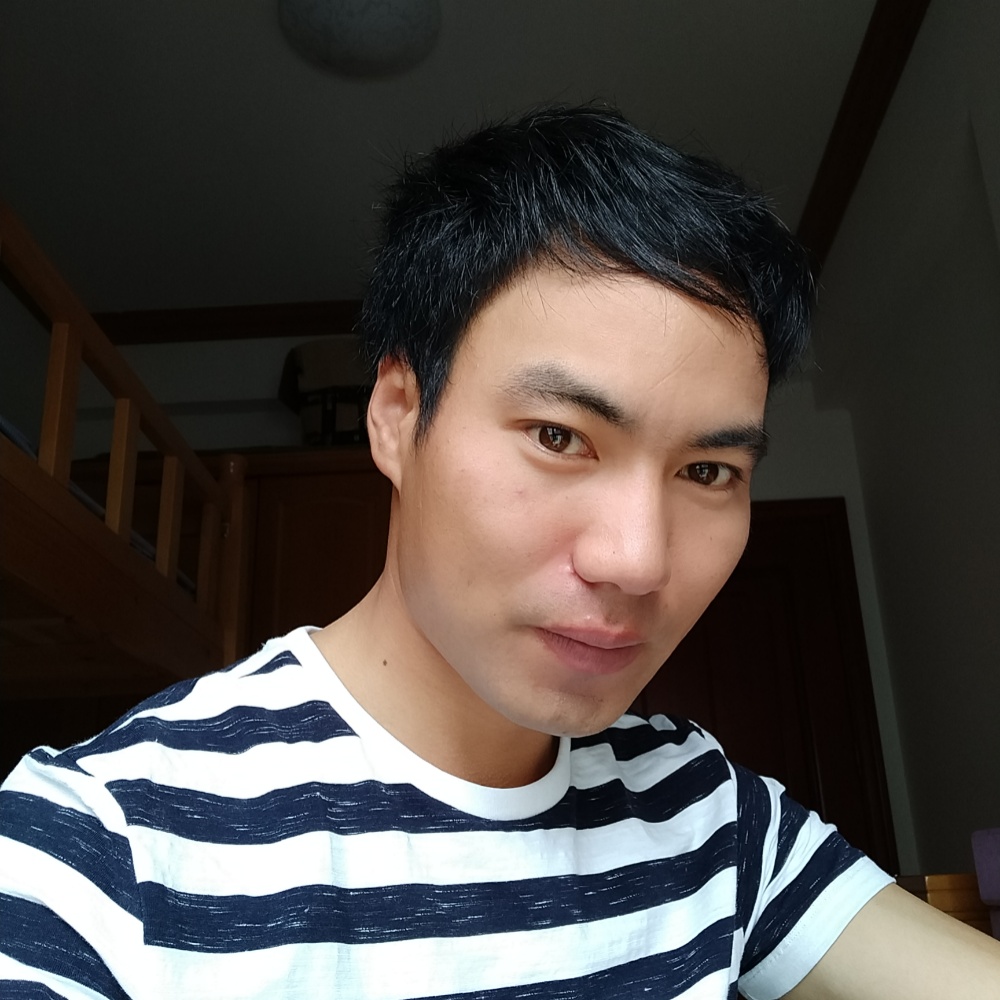 俊逸迎羽裳的照片