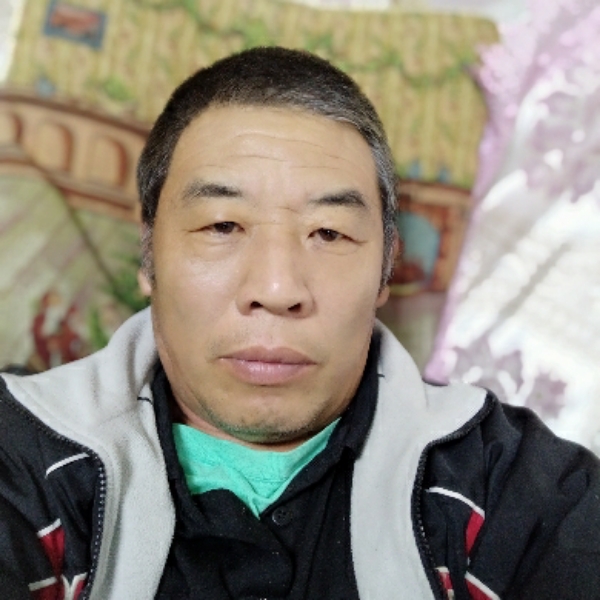 靓丽方戒指的照片