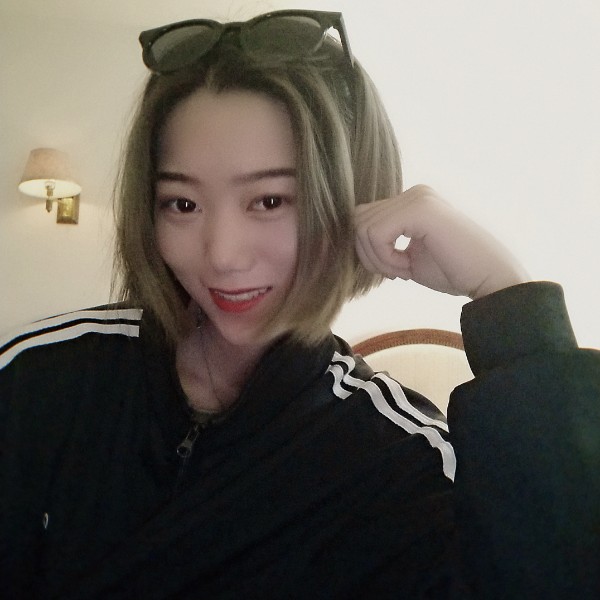 芳龄18的照片