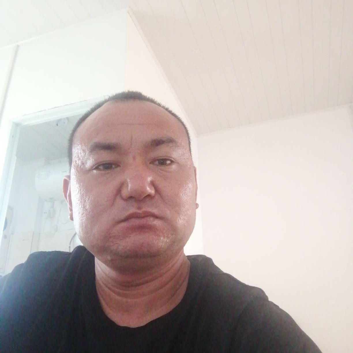 微笑倾心高高的照片