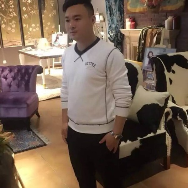侠骨柔情的丑男人的照片