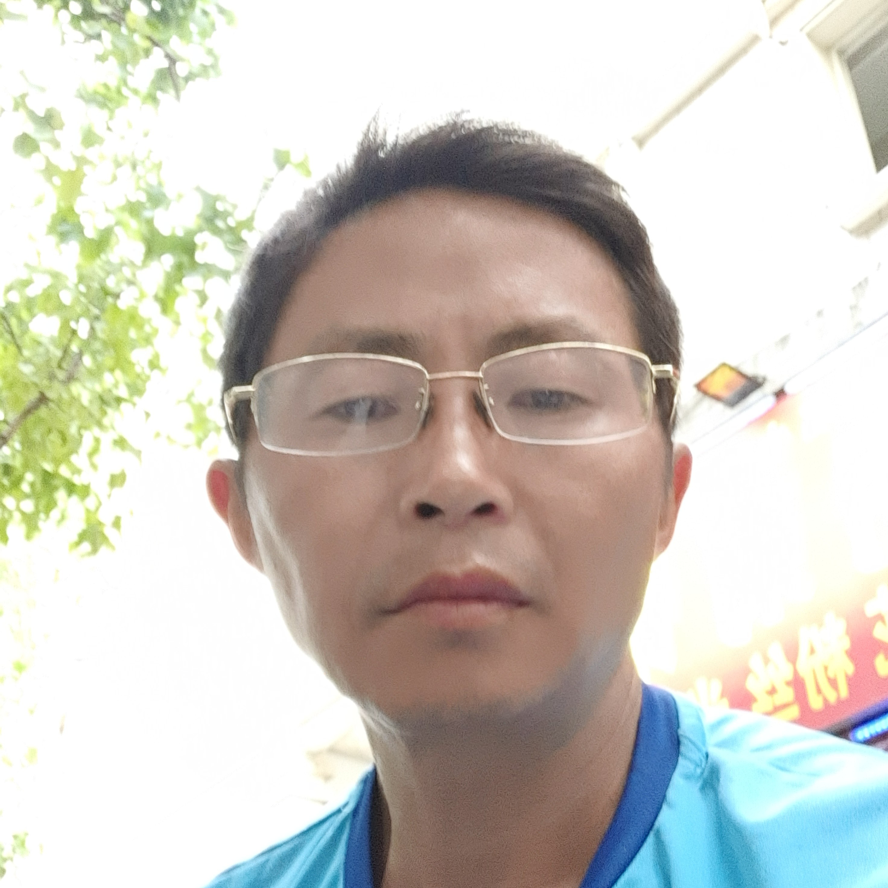 微笑扯流影的照片