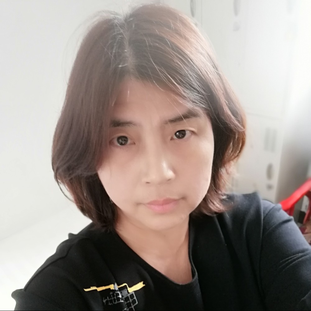 白衣丽人的照片