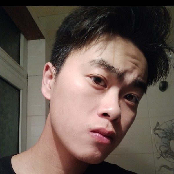 本\'小爷的照片
