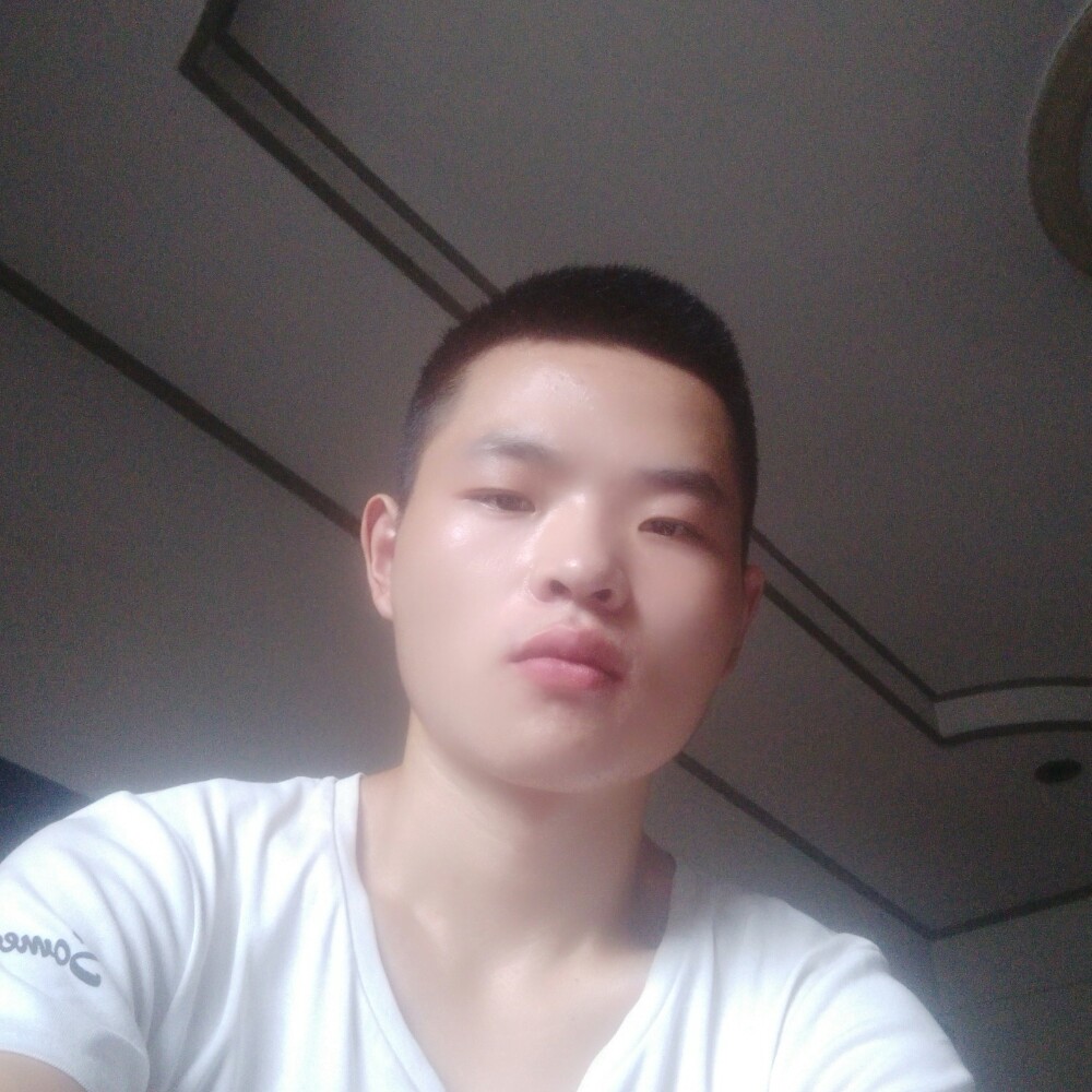 跳跃秋天的照片
