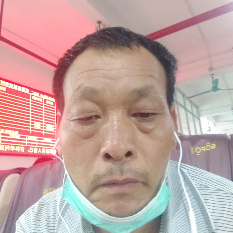 冷眸深拥典雅的照片