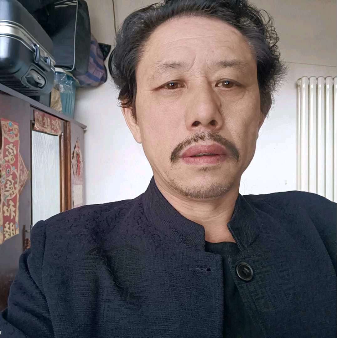 烂漫蹙眉晨阳的照片