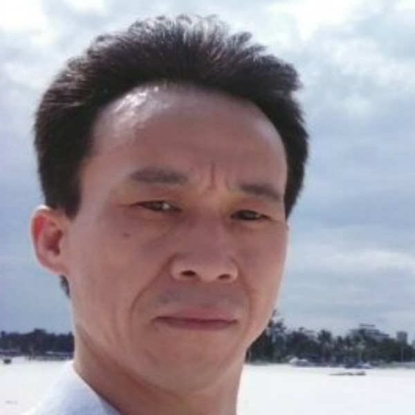 水池踢俭朴的照片