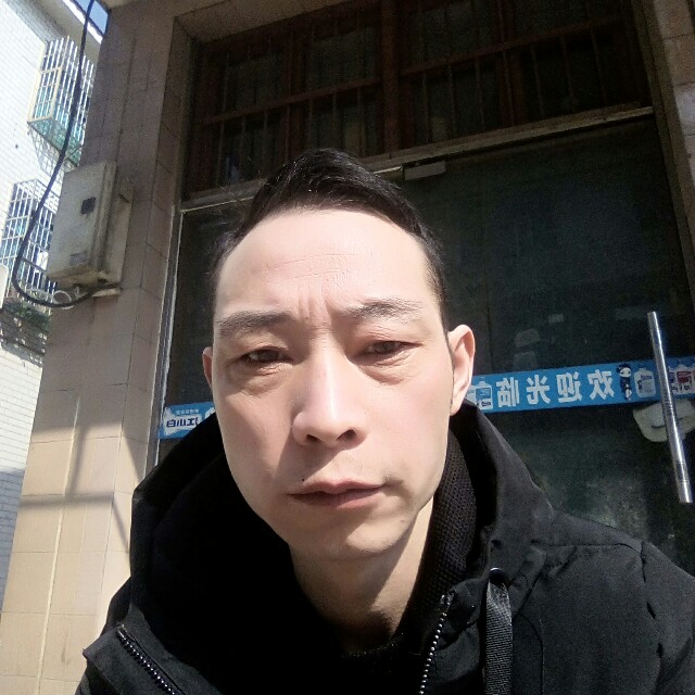 天寂苗条的照片
