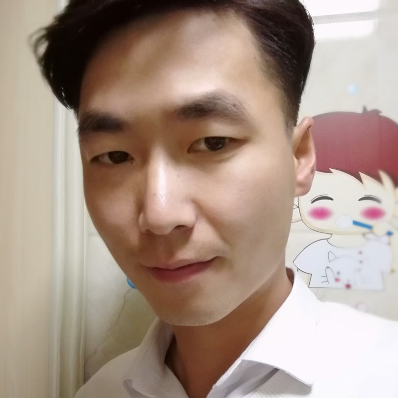 一个转身回眸的照片