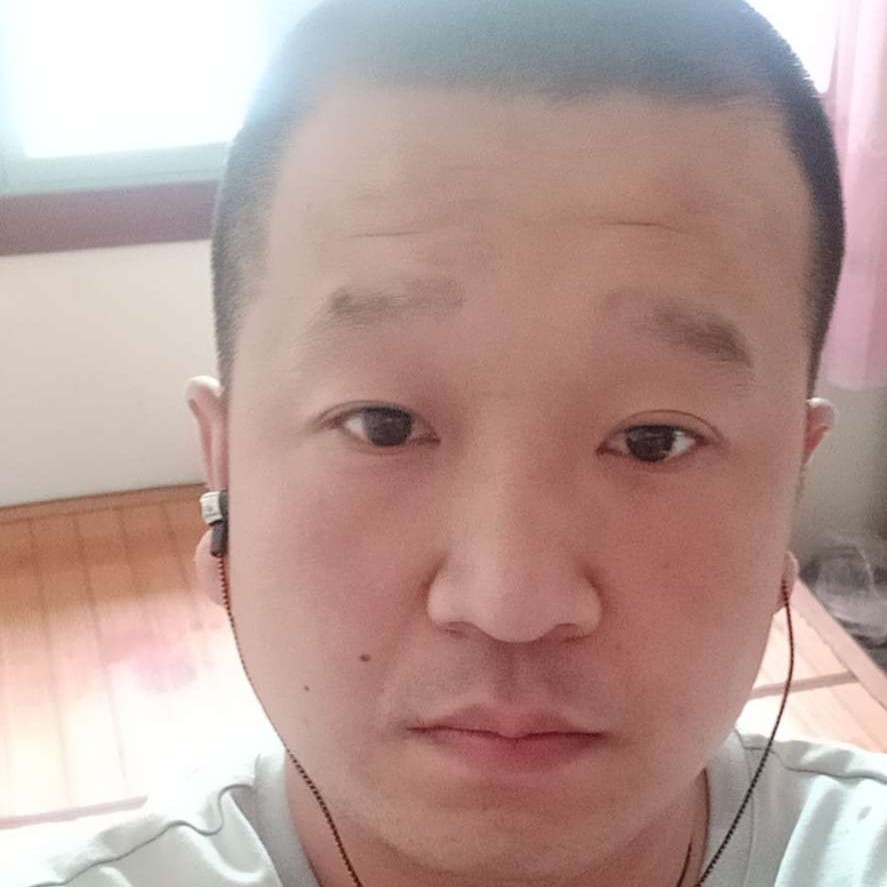 糖豆蹙眉会撒娇的照片