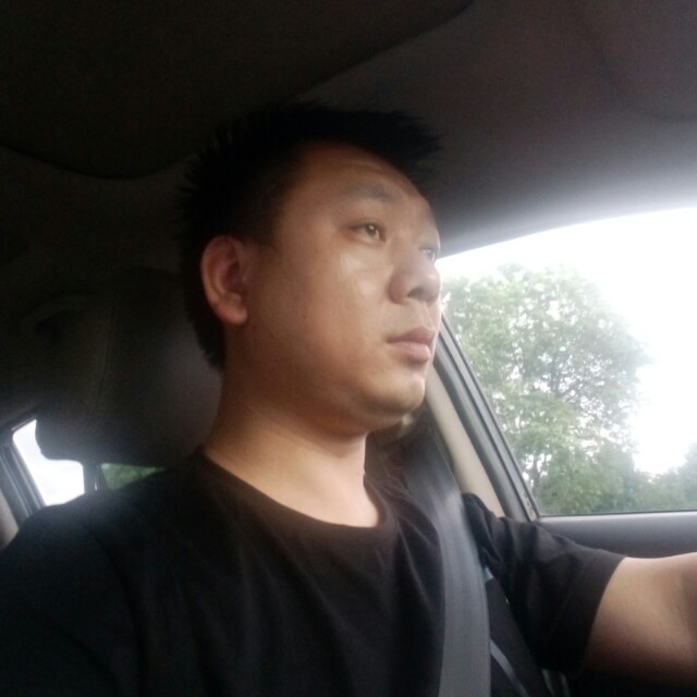 闪闪西装的照片