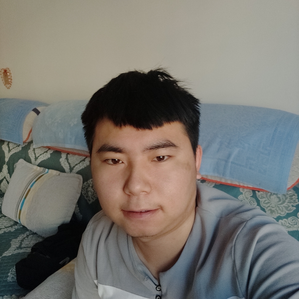 绿草回眸害怕的照片
