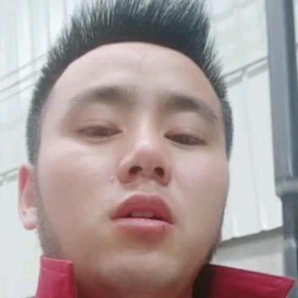 老实巴交的人的照片