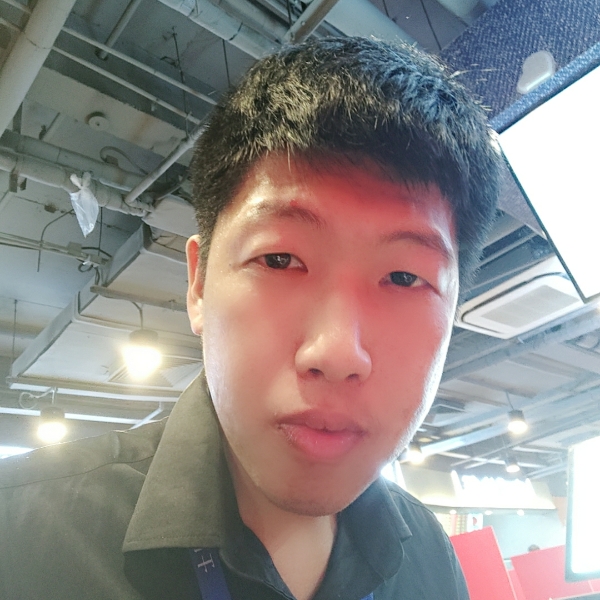 鳗鱼吃醋小伙的照片