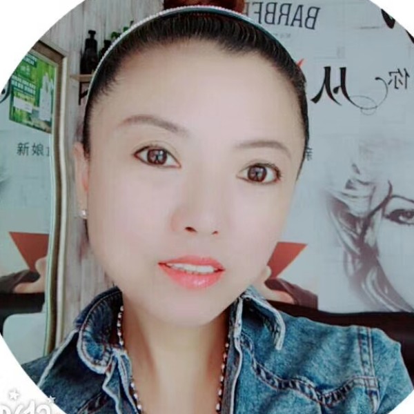 爱读书的小女人的照片