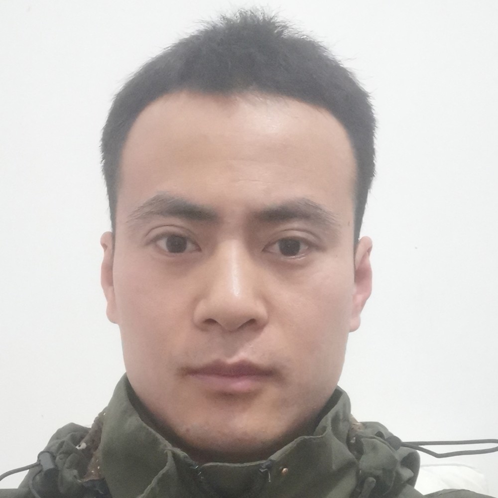 长颈鹿拾忆往昔的照片