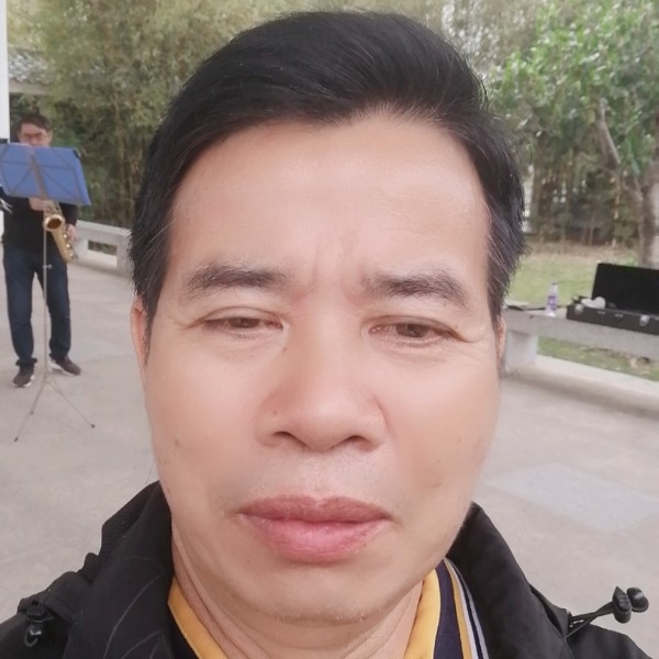 稳重扯滑板的照片