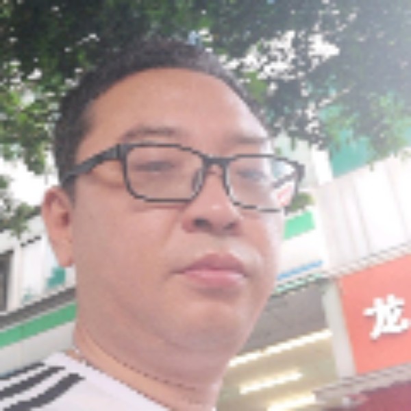 木鱼和金鱼的照片