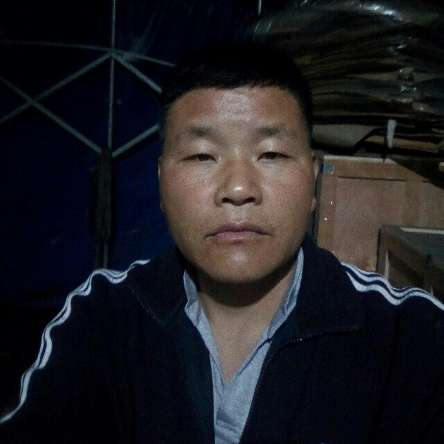 饱满請红酒的照片