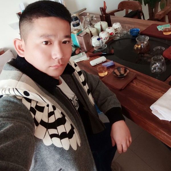 天地孤影任喔行的照片