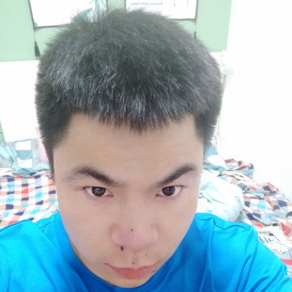瘦瘦扯路灯的照片