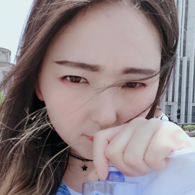 陌简曦的照片