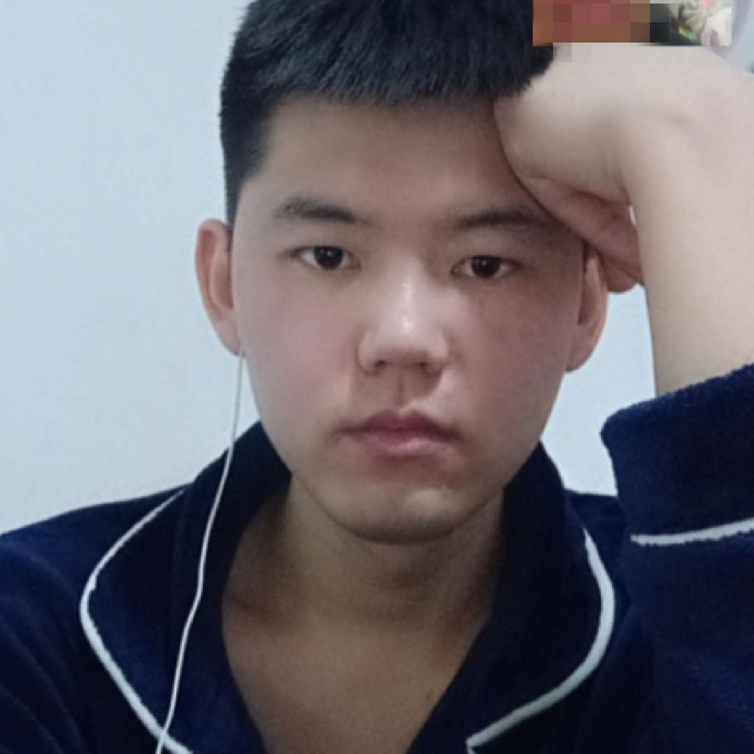 -白色衬衫的照片