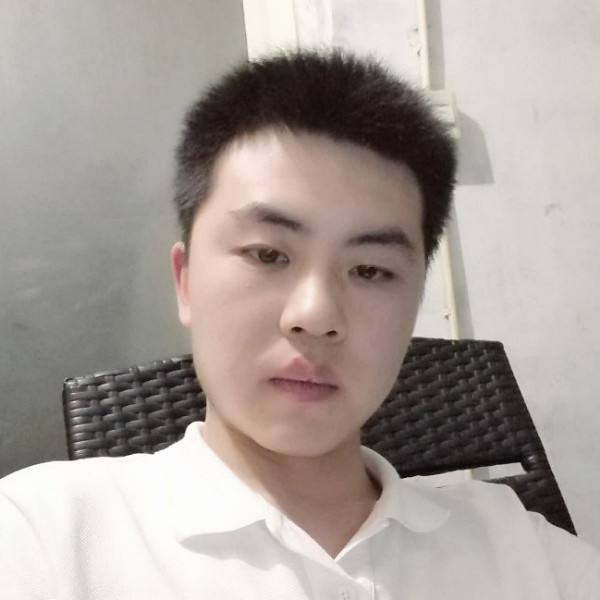 乐观店员的照片